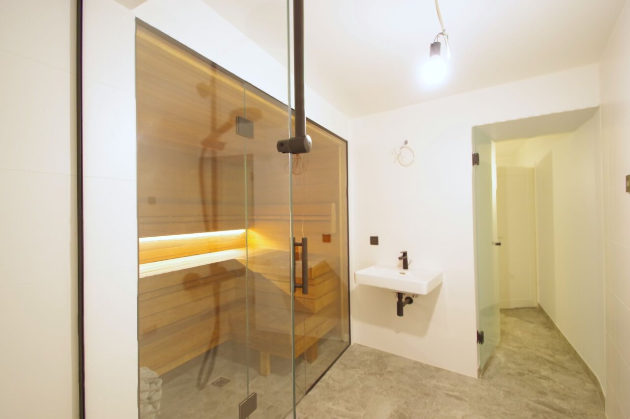 saunaga korter läbi kahe korruse