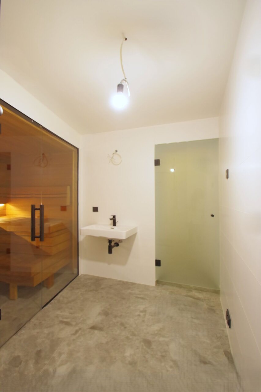 saunaga korter läbi kahe korruse