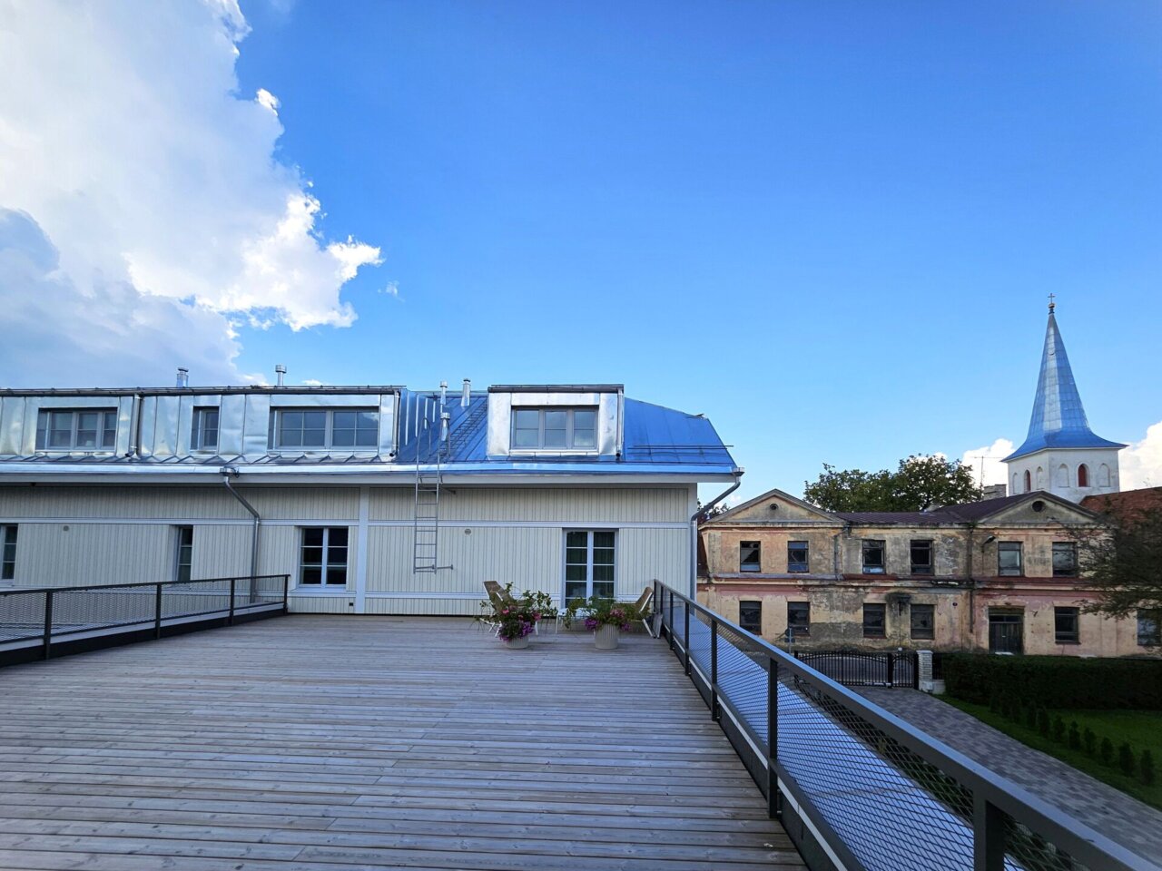 saunaga korter läbi kahe korruse