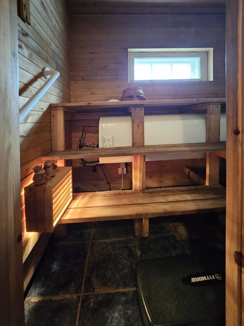 suvekoduks sobiv majapidamine linna lähedal