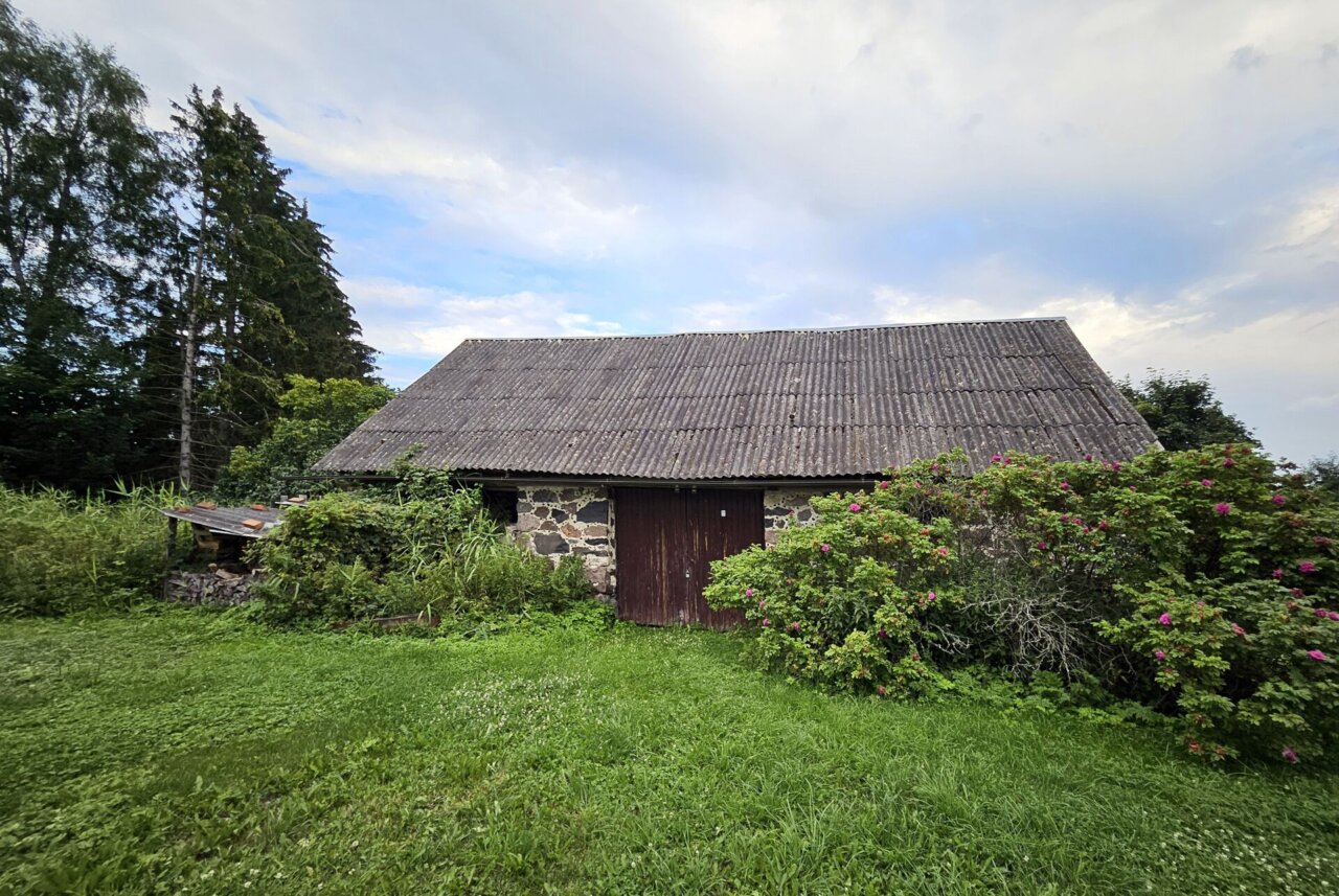 suvekoduks sobiv majapidamine linna lähedal