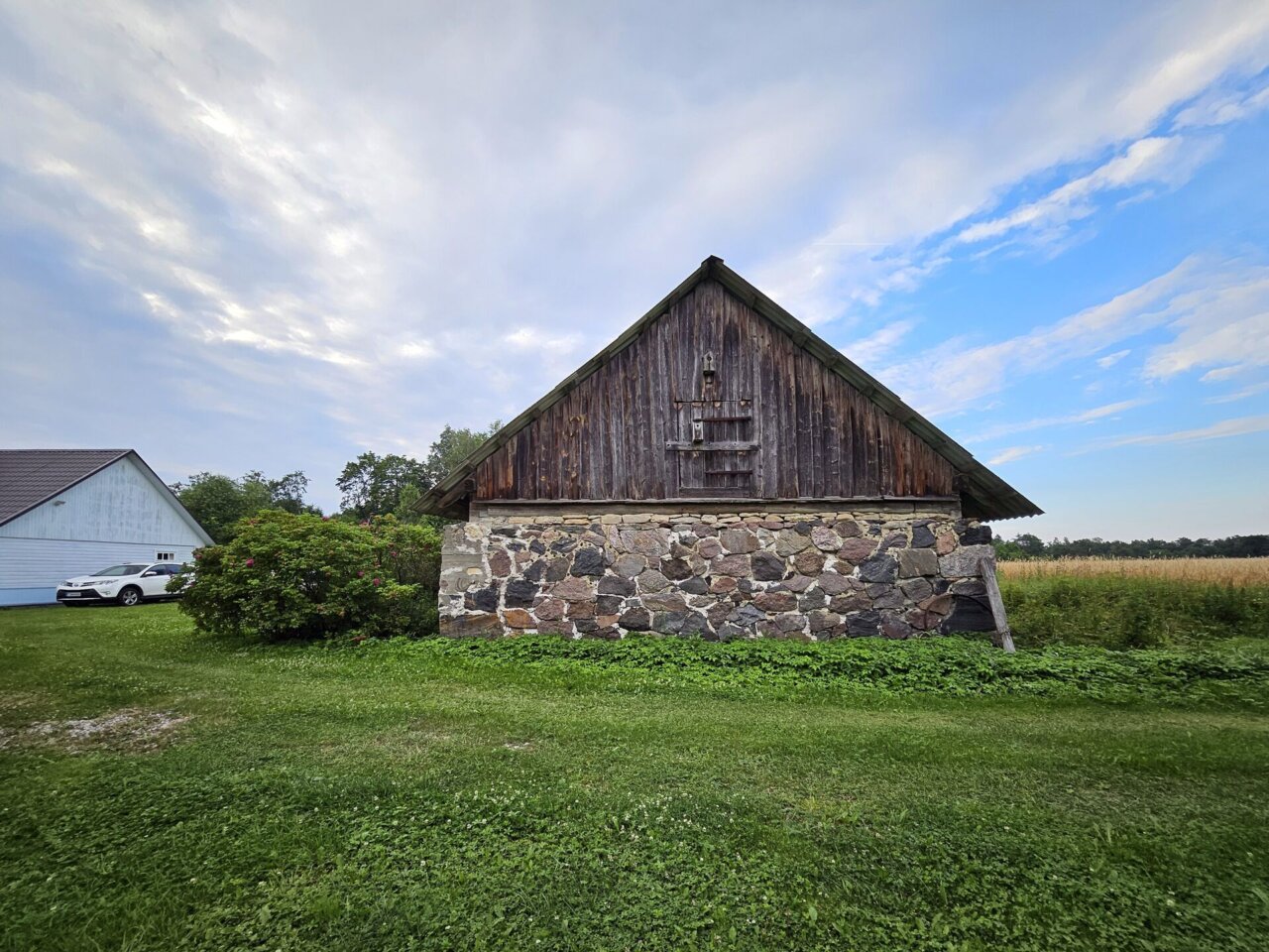 suvekoduks sobiv majapidamine linna lähedal