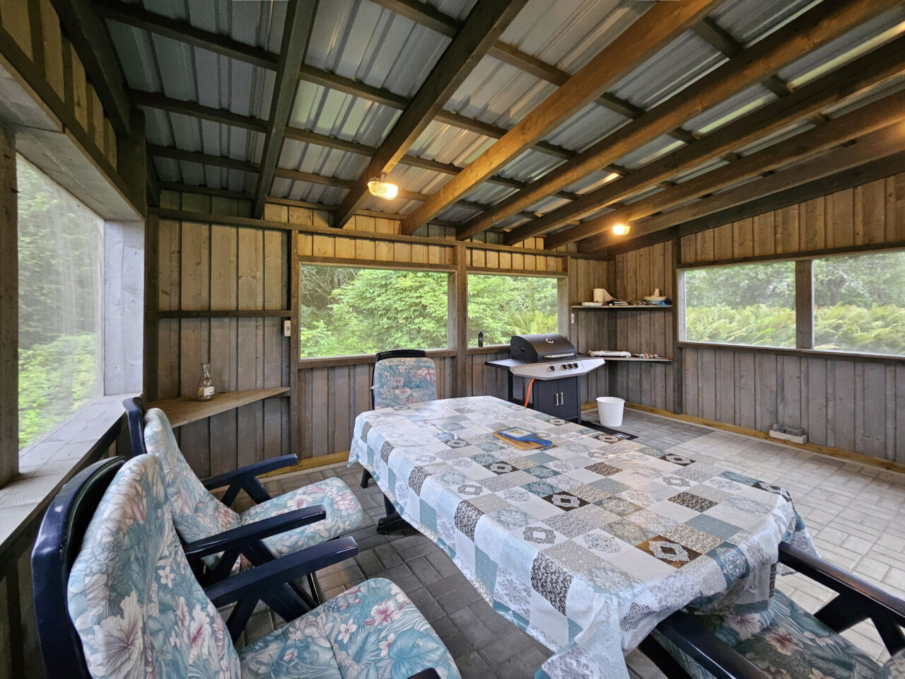 suvekoduks sobiv majapidamine linna lähedal