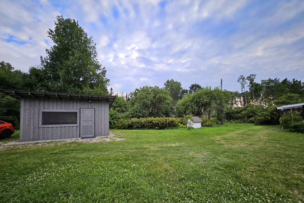 suvekoduks sobiv majapidamine linna lähedal