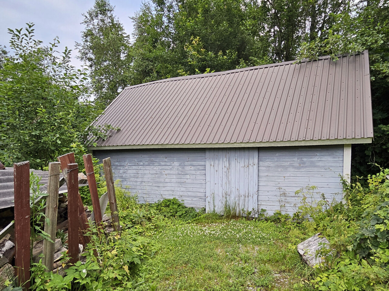 suvekoduks sobiv majapidamine linna lähedal