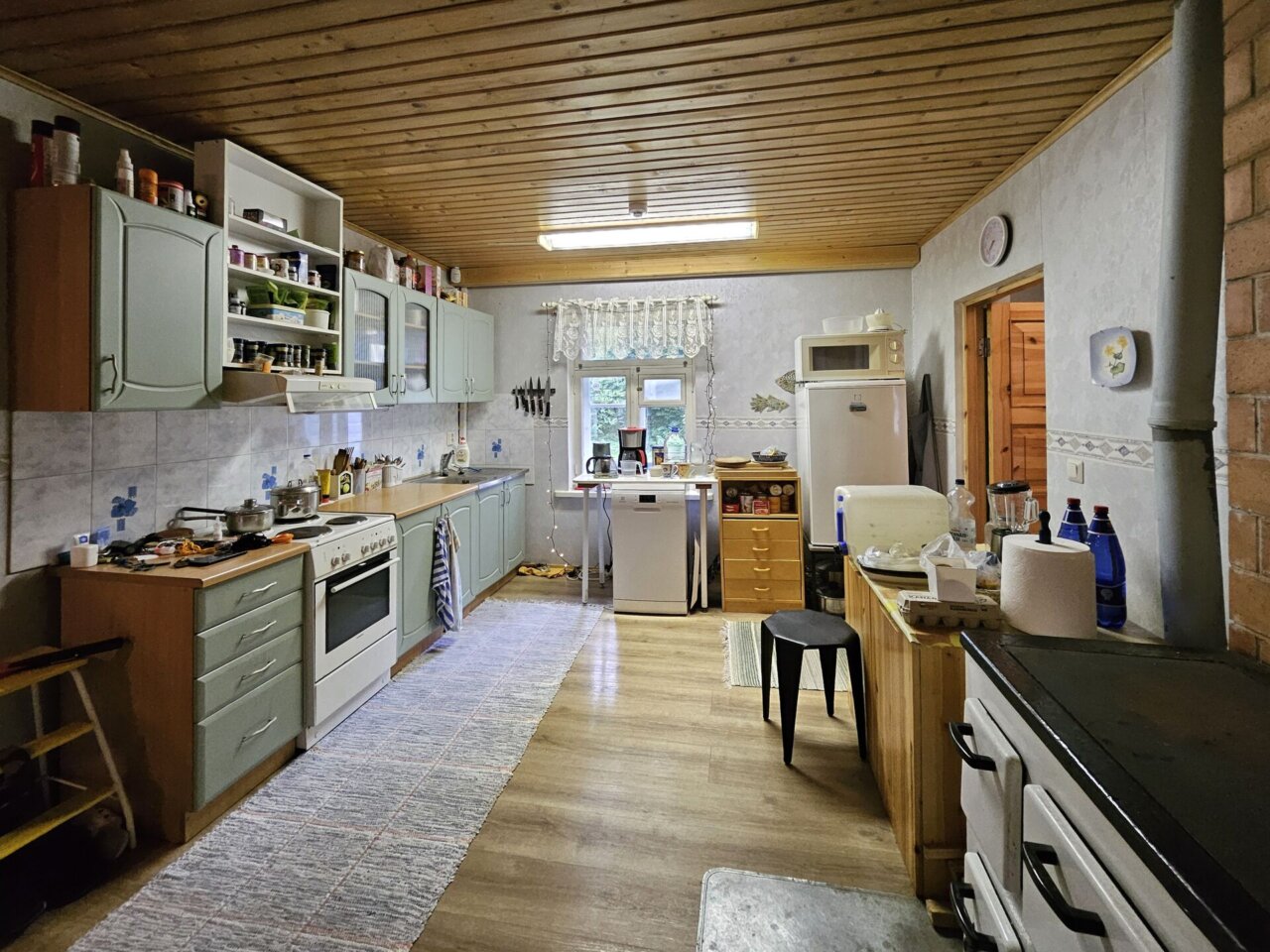 suvekoduks sobiv majapidamine linna lähedal