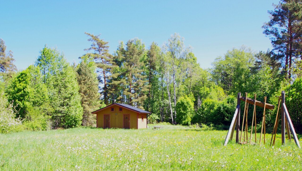 Suvemajaga kinnistu Roosta ranna lähedal