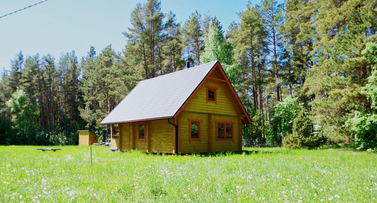 Suvemajaga kinnistu Roosta ranna lähedal
