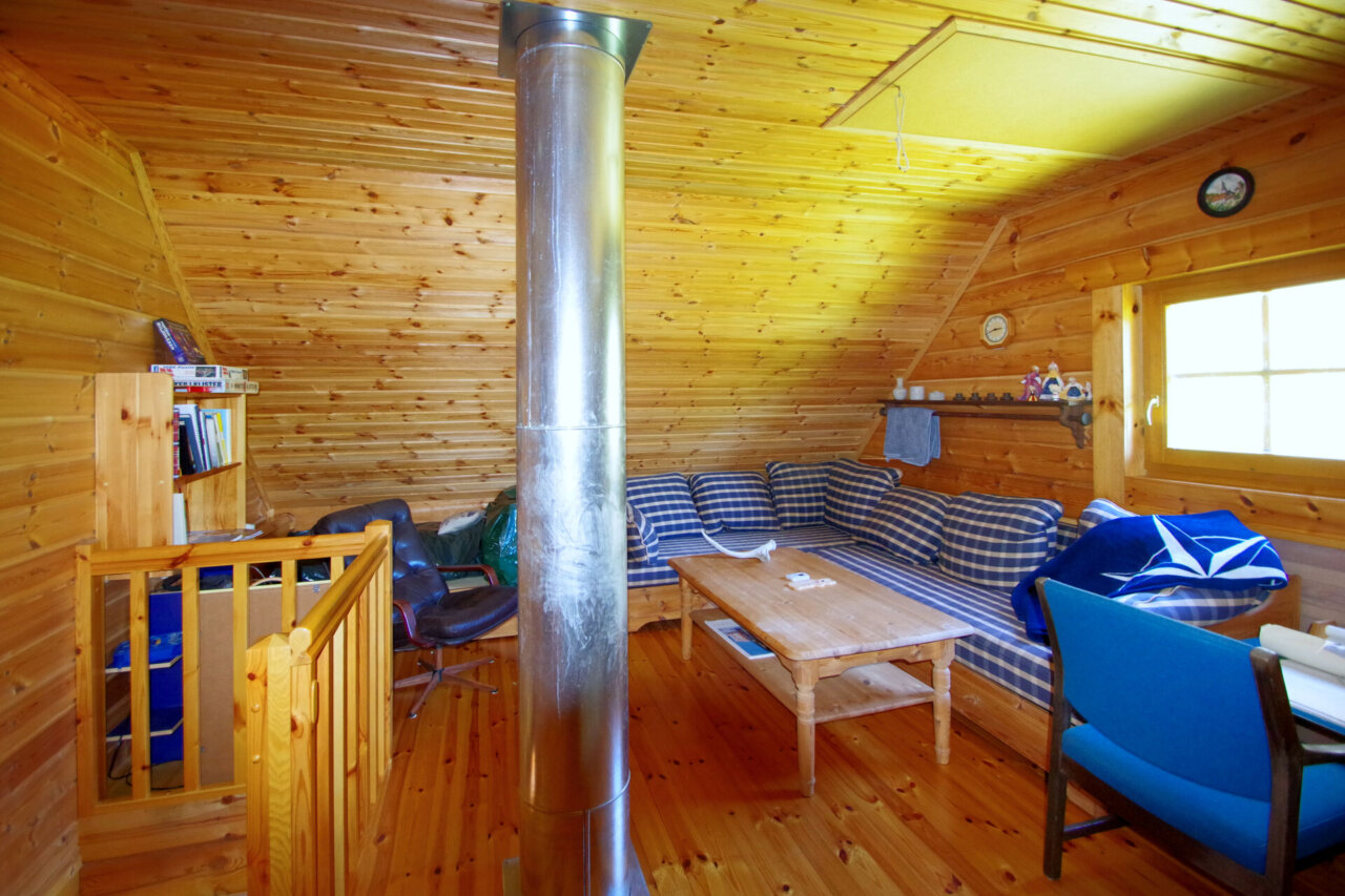 Suvemajaga kinnistu Roosta ranna lähedal